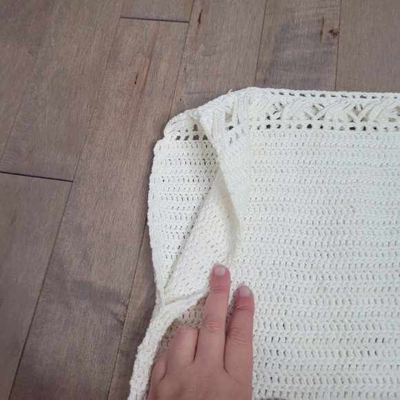 Hand knit white sleeveless top - Picture 7 of 10